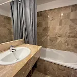 T2 Bord De Avec Parking, - Fr-1-374-4 Appartement *